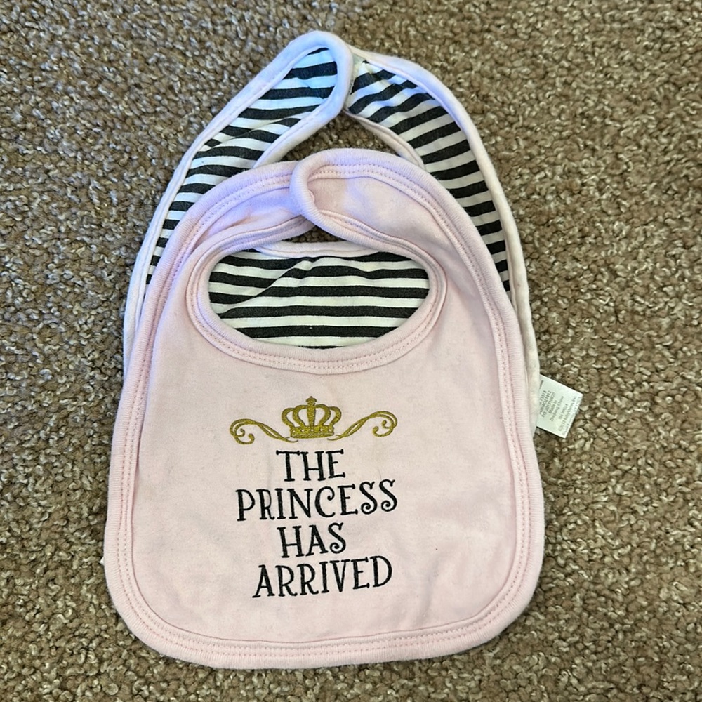 👑Girls Bib bundle👑